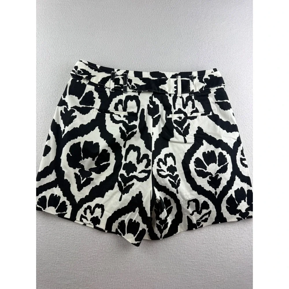 High-Waist Black & White Patterned Women's Shorts with Belt - Picture 5 of 7